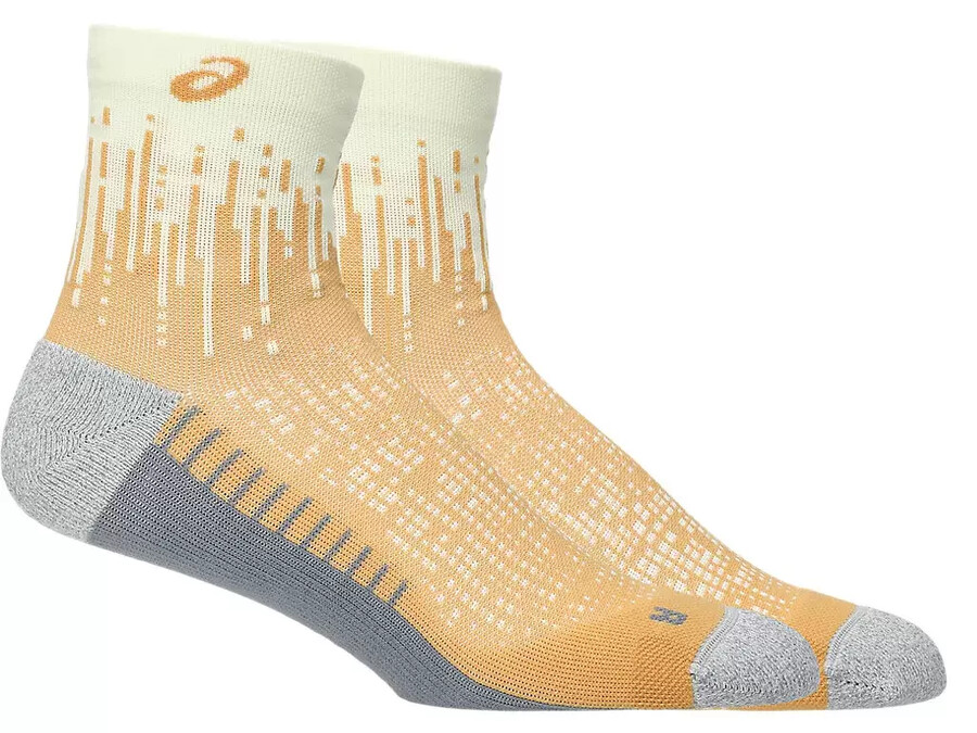 performance run sock quarter