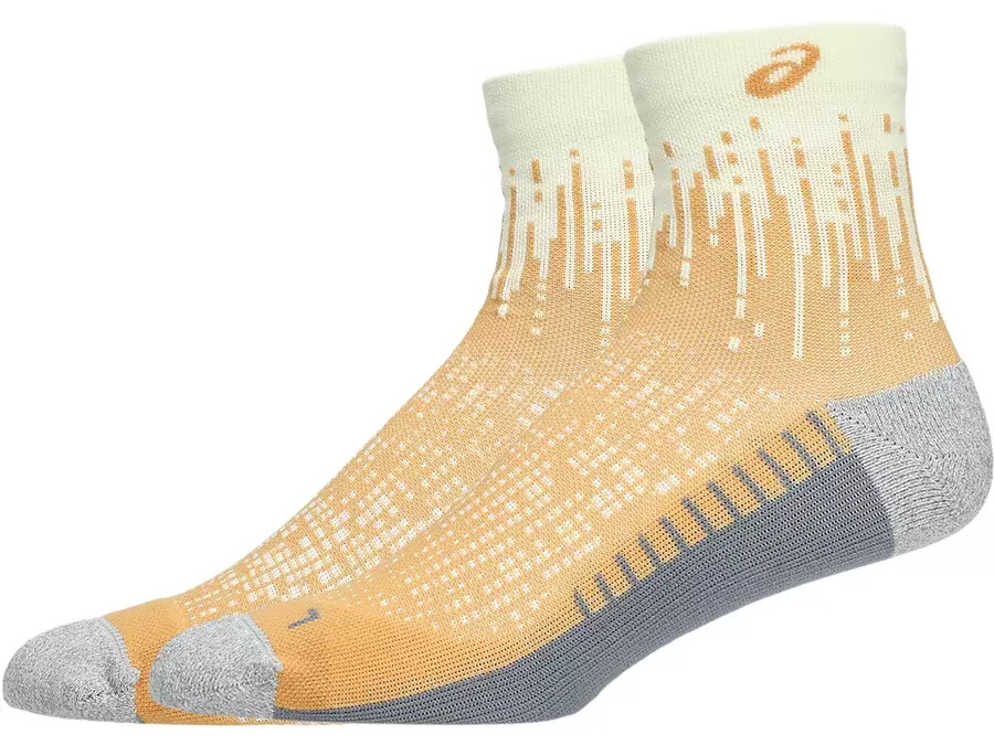 performance run sock quarter